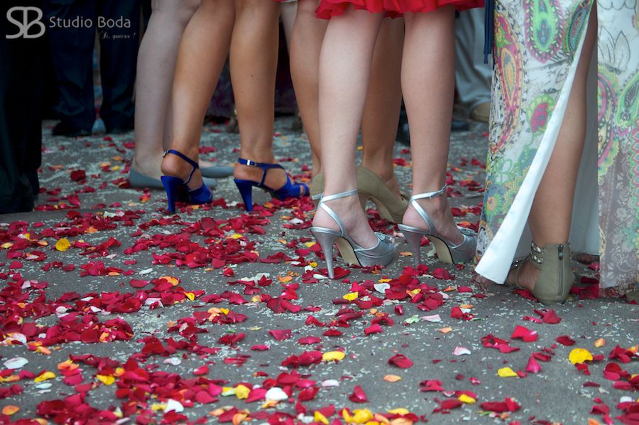 mejores-fotos-de-boda-201112 detalles pies y flores - boda