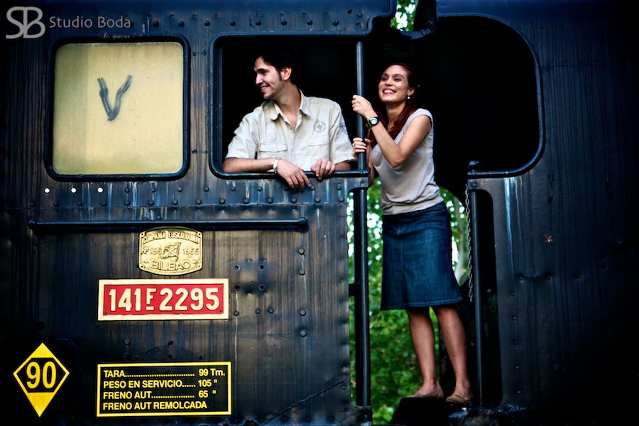 mejores-fotos-de-boda-201133 novios en un tren