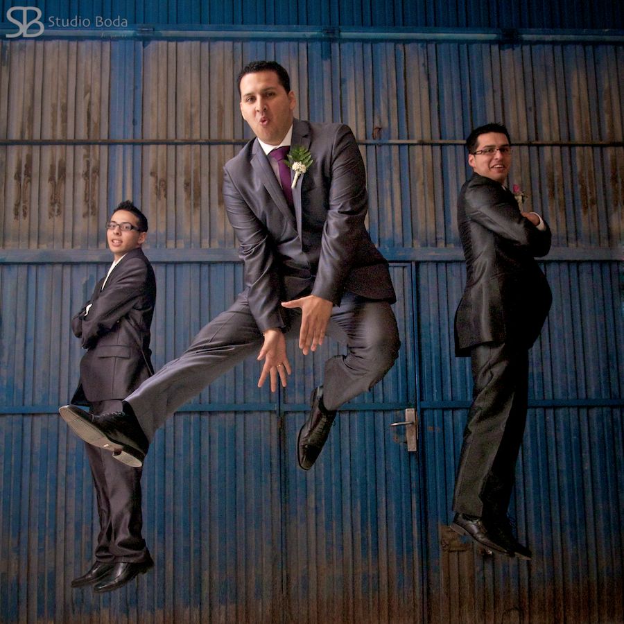 salto-novio-fotografia-creativa-boda foto original boda novio saltando