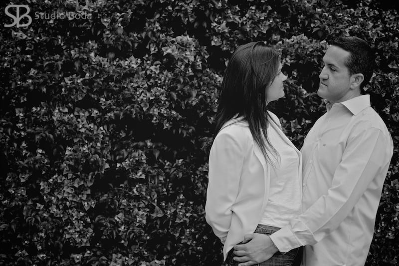 pre-boda-monforte8 retrato pareja blanco y negro
